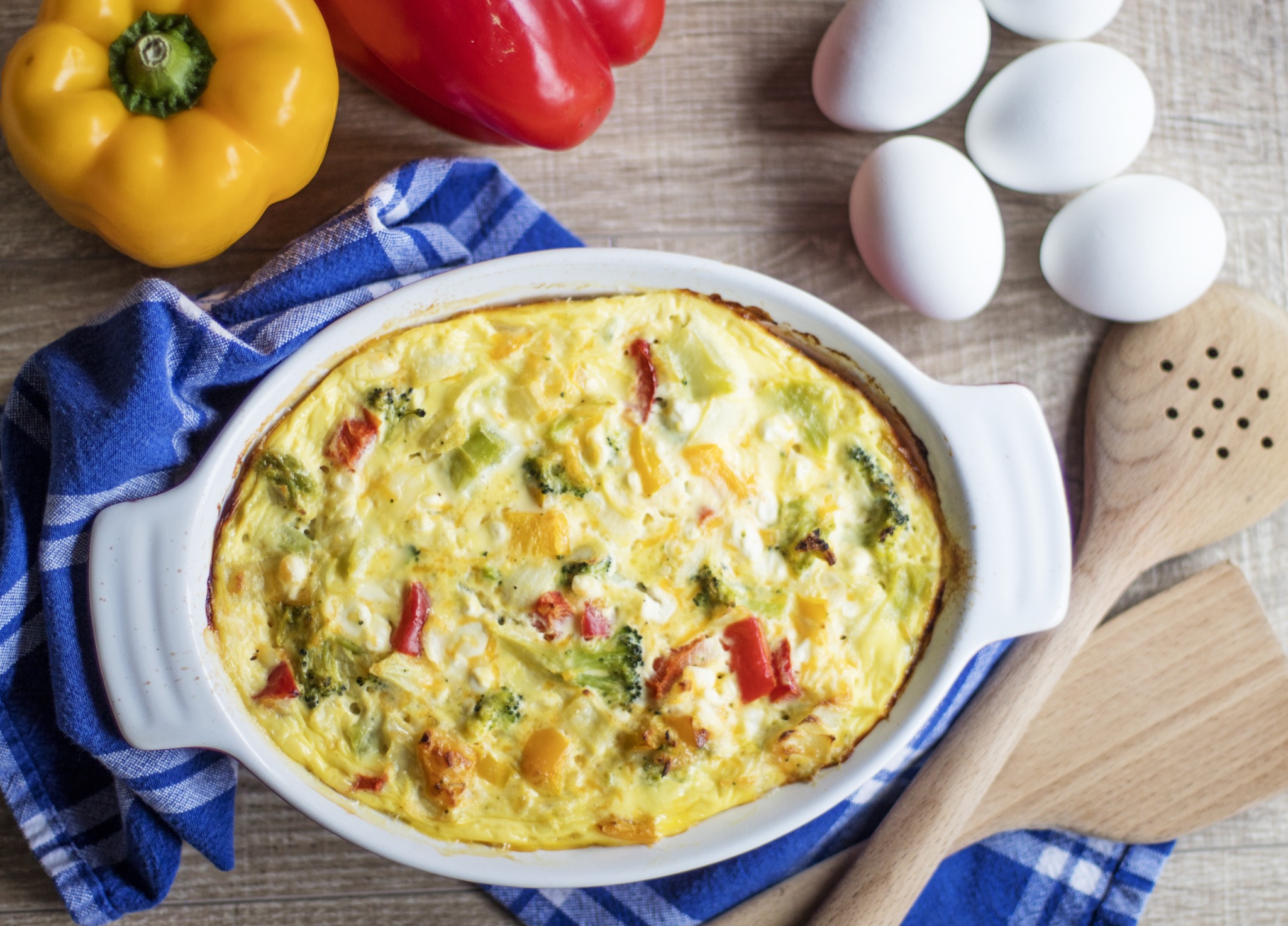Vegetable and cheese frittata with broccoli and peppers